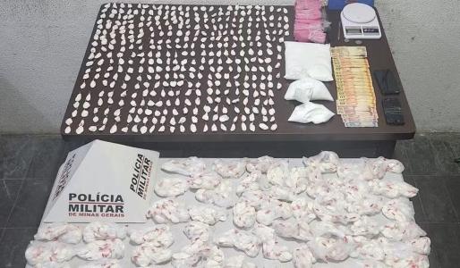 Foto mostra drogas apreendidas pela Polícia Militar em Uberlândia (MG)