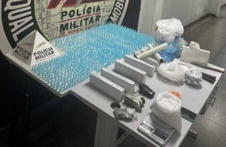 Após denúncias anônimas, a polícia chegou a uma região de mata