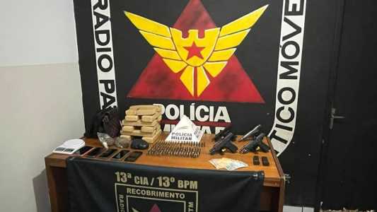 Drogas e armas foram apreendidas