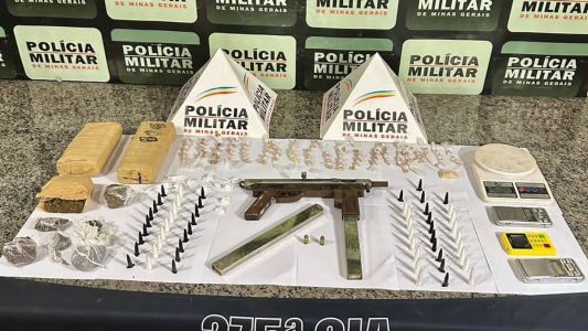 Drogas e submetralhadora são apreendidas com adolescentes