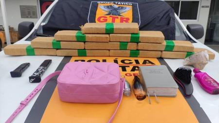 Drogas foram apreendidas na mala de adolescente