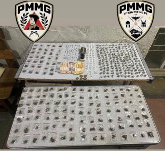 Substâncias semelhantes à crack, cocaína, haxixe, maconha, skunk e ICE foram apreendidas