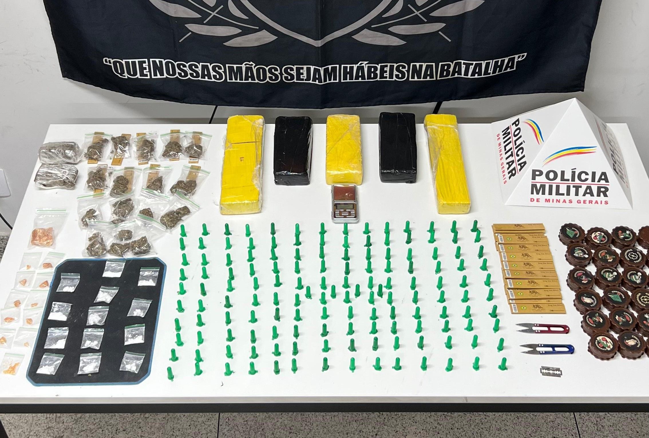 Menor é apreendido e cinco barras de maconha localizadas em Coronel Fabriciano
