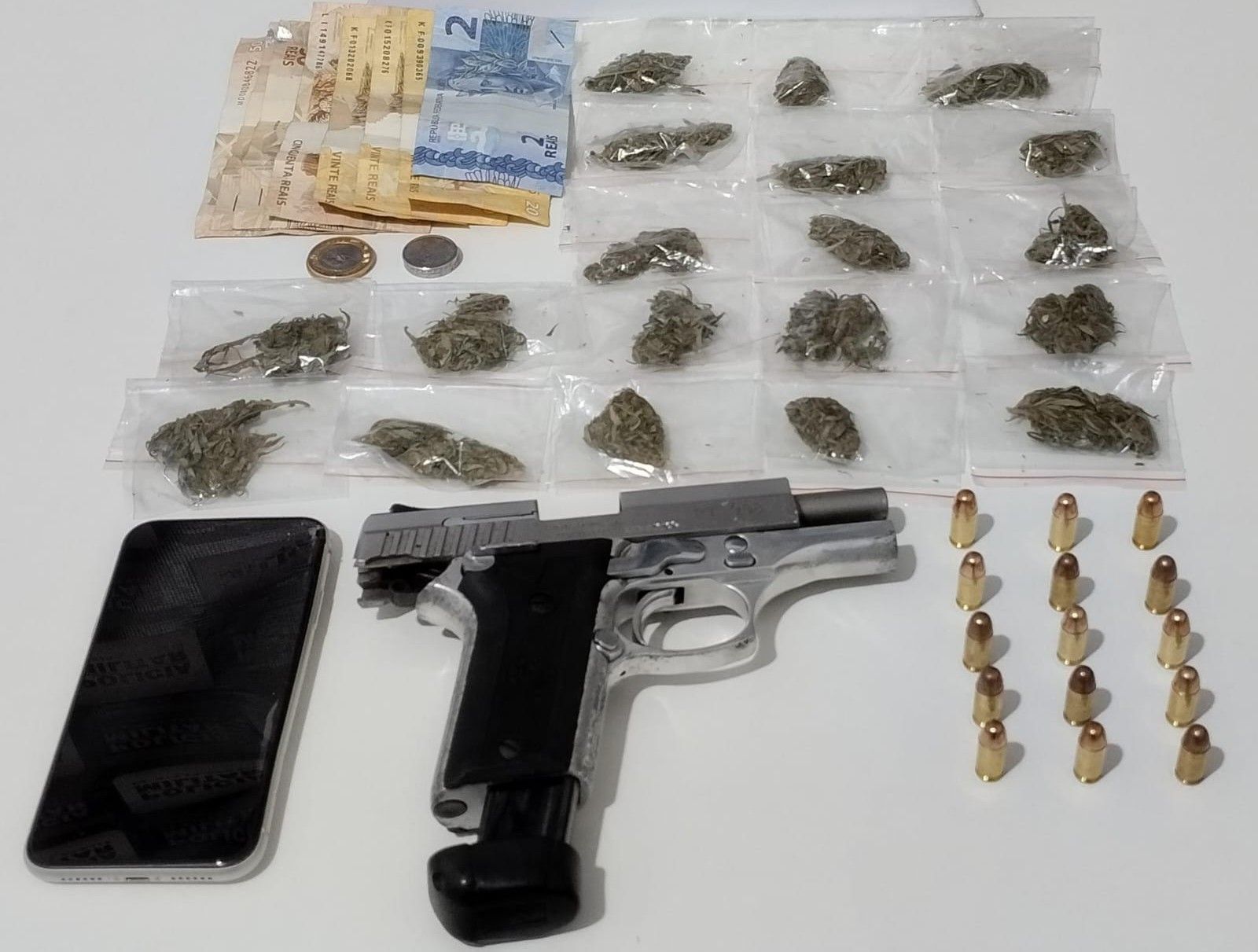 Homem é preso por tráfico de drogas e porte ilegal de arma de fogo em Timóteo