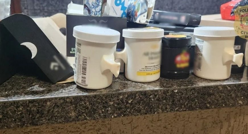 Influenciadoras são presas por importar 'vapes' com óleo de maconha