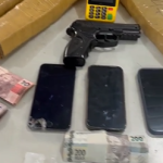 Homem envolvido com o tráfico de drogas tenta fugir da polícia e acaba preso no centro de Caxambu