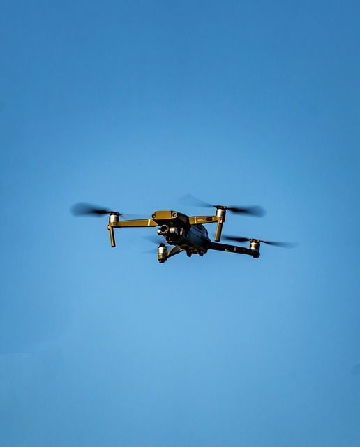 Drones são usados para retirar 300 kg de lixo do Everest