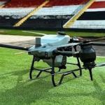 Clube paulista usa drone gigante para fazer tratamento de gramado; veja