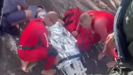Corpo de bombeiros resgata homem que se acidentou em litoral paulista