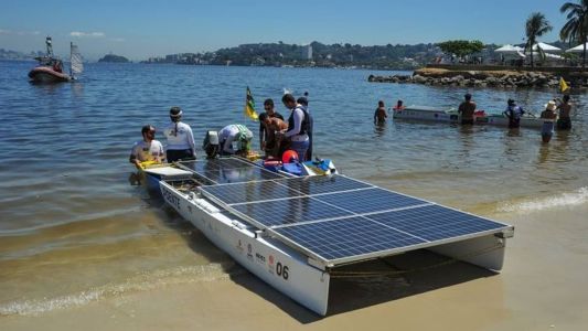 Competição de barcos movidos a energia solar é realizada em Niterói