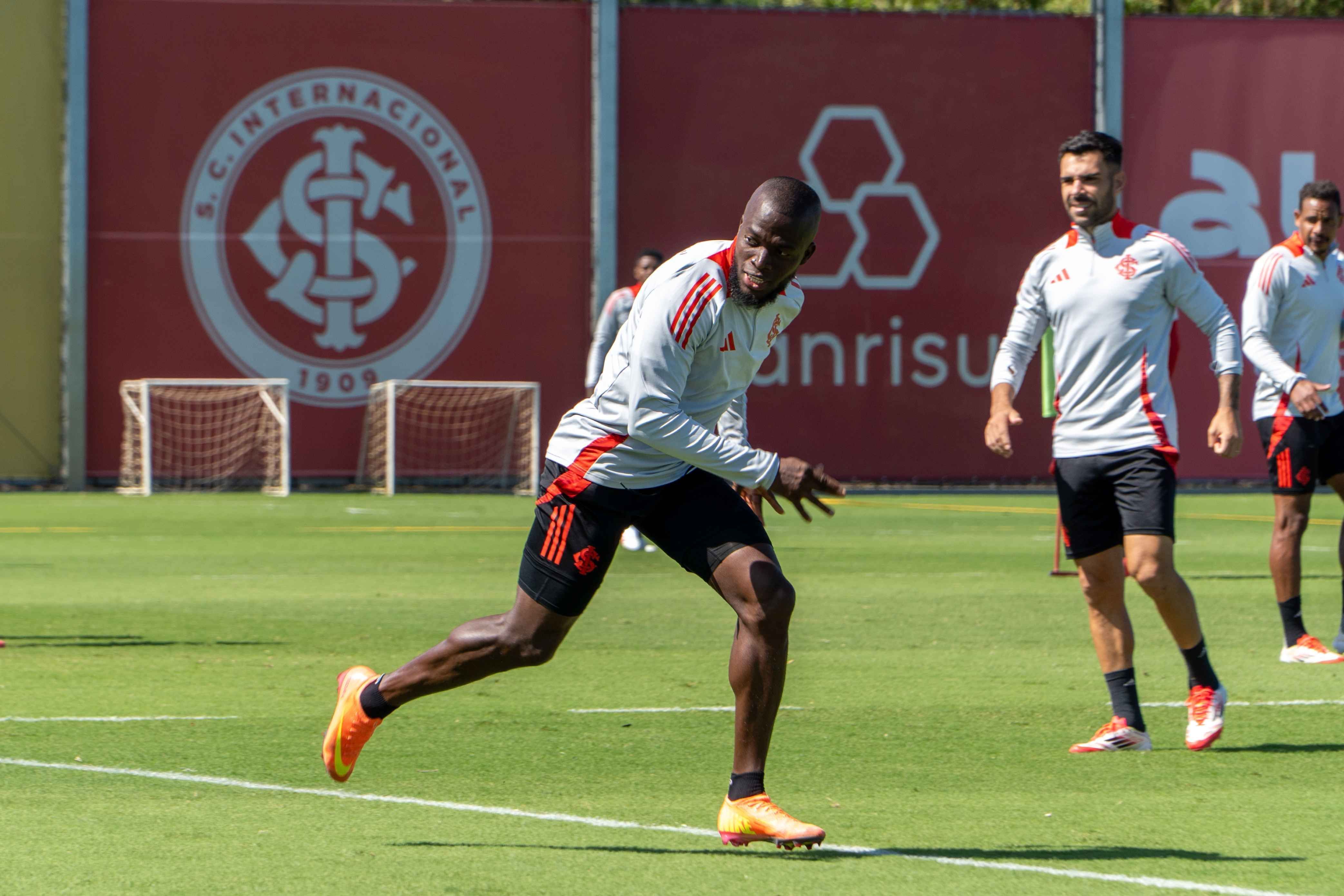 De olho no Cruzeiro, Inter encerra preparação para duelo no Beira-Rio