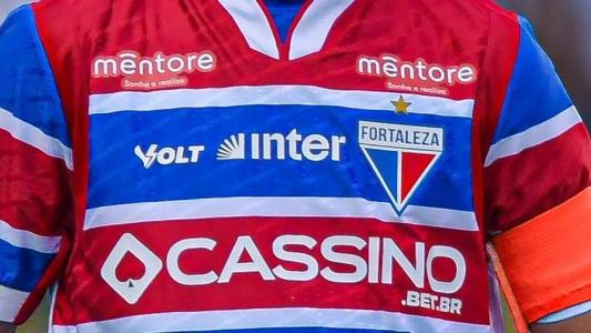Camisa do Fortaleza com patrocínio máster da Cassino Bet