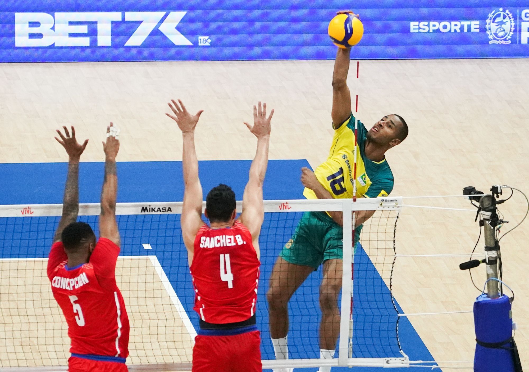Cuba se impõe e derrota Brasil na estreia da Liga das Nações de Vôlei
