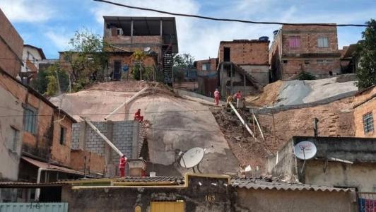 A capital mineira está sob alerta amarelo (perigo potencial) de chuvas intensas, até às 11h desta terça-feira (21)