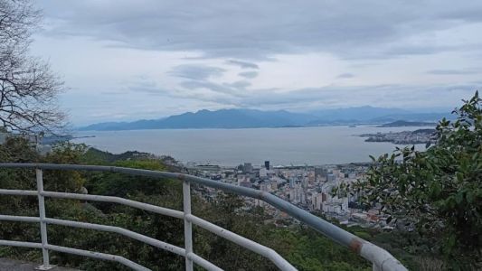 Vítima caiu no matagal logo abaixo do mirante