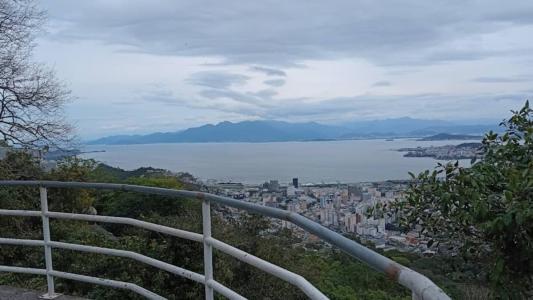 Vítima caiu no matagal logo abaixo do mirante