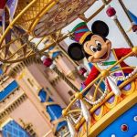 Vídeo: grupo troca socos e chutes em parque da Disney 