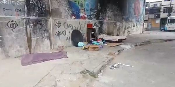 Duas pessoas em situação de rua são mortas a tiros de fuzil debaixo de marquise no RJ