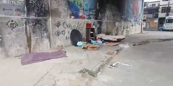 Duas pessoas em situação de rua são mortas a tiros de fuzil debaixo de marquise no RJ
