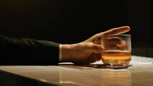 Duas pessoas foram presas suspeitas de terem vendido a bebida adulterada
