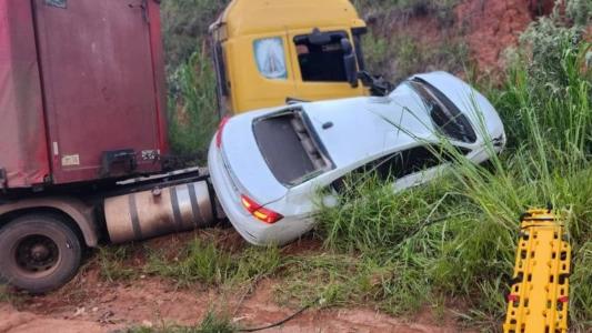Duas pessoas morreram em acidente na MG-262 em Ponte Nova