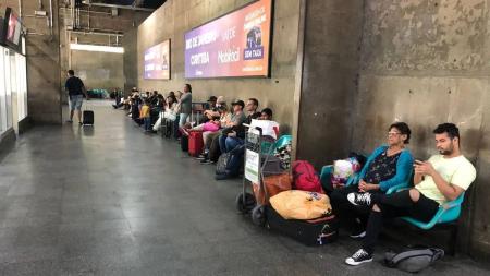 Duas pessoas são esfaqueadas no Terminal Rodoviário do Tietê, em SP.