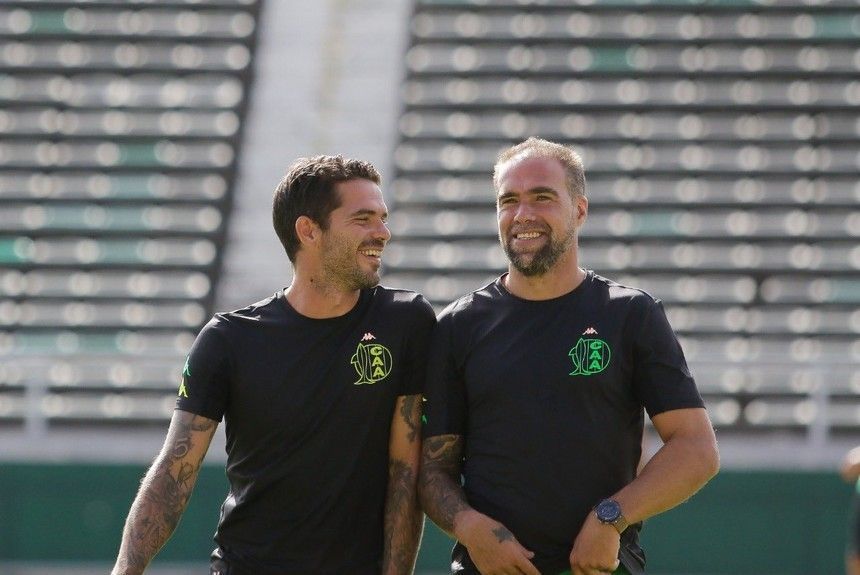 Auxiliares de Fernando Gago confirmam negociação com Cruzeiro; treinador se cala