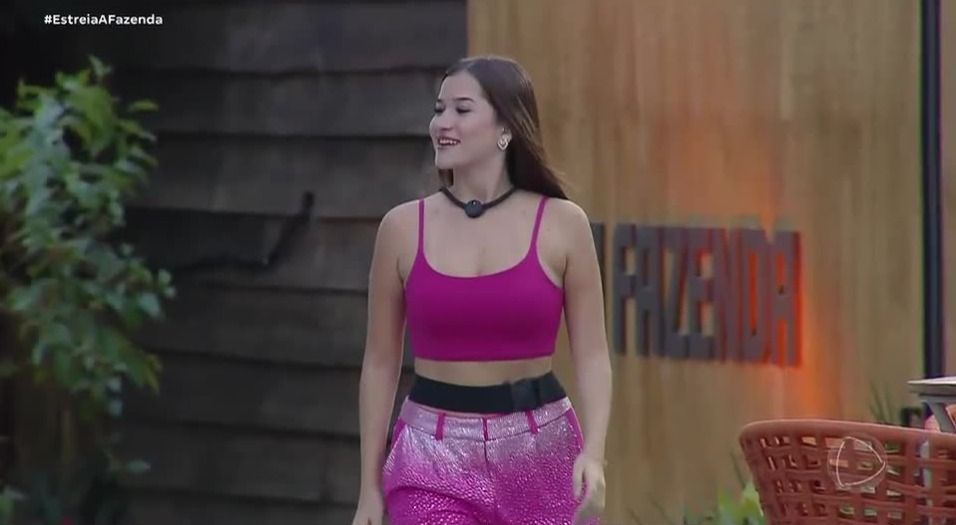 Pivô da expulsão de Carol Lekker, Duda define look para a final de A Fazenda 17
