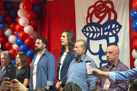 Foto mostra Duda Salabert e membros do PDT