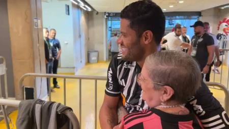 Dudu Galo Doido conheceu o ídolo Hulk nesta quarta