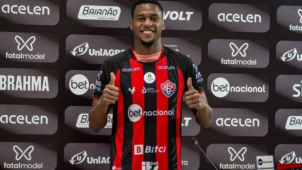 Vitória compra direitos do volante Dudu, destaque do time na Série B
