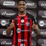 Vitória compra direitos do volante Dudu, destaque do time na Série B
