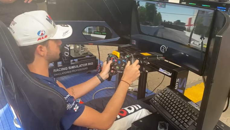 Em São Paulo, Dudu Barrichello testa simulador do circuito de BH na Stock Car