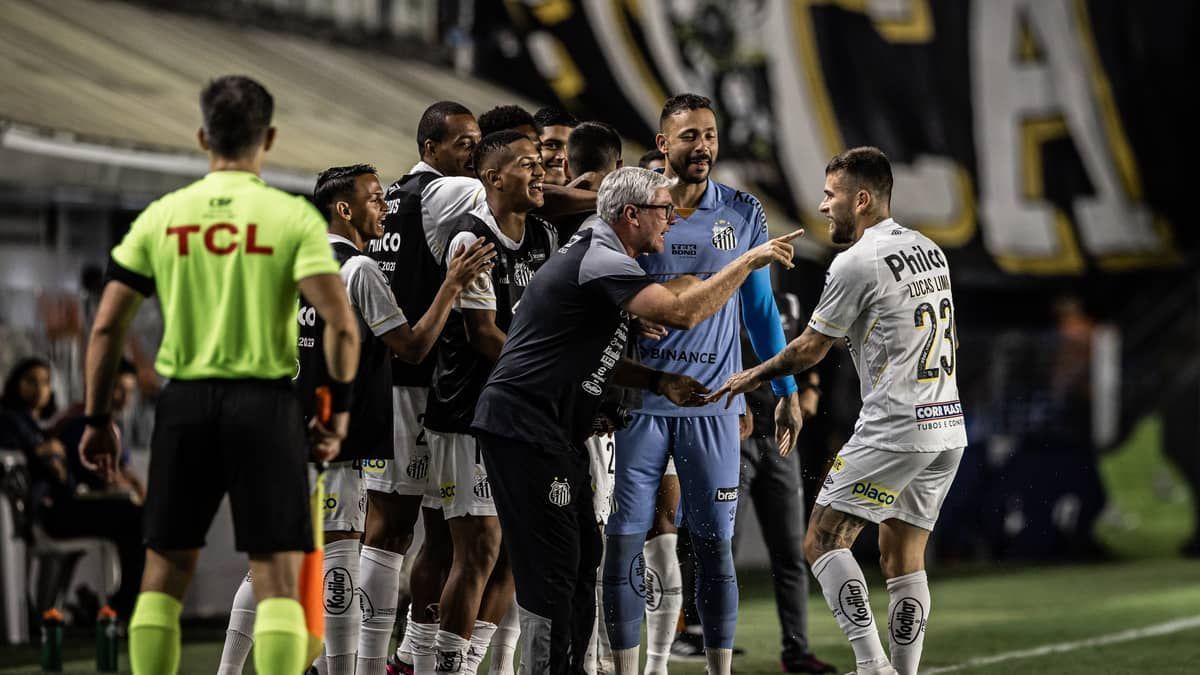 Coritiba e Santos se encontram buscando espantar má fase