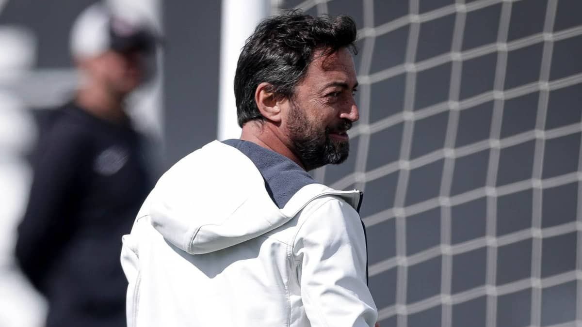 Presidente do Corinthians explica venda de Róger Guedes