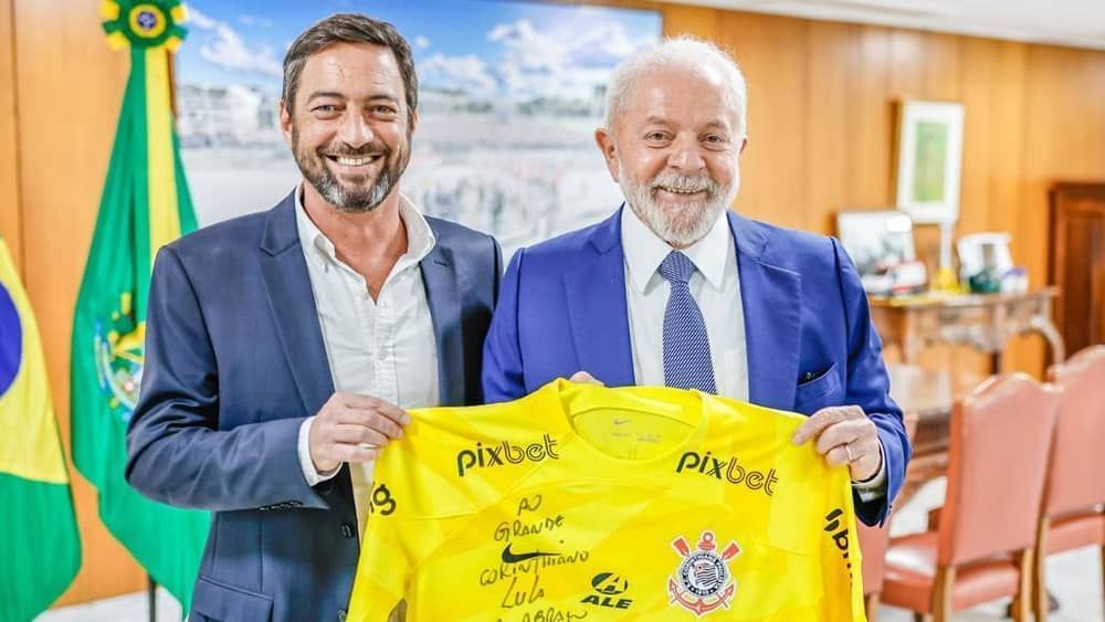 Presidente do Corinthians se encontra com Lula no Palácio do Planalto