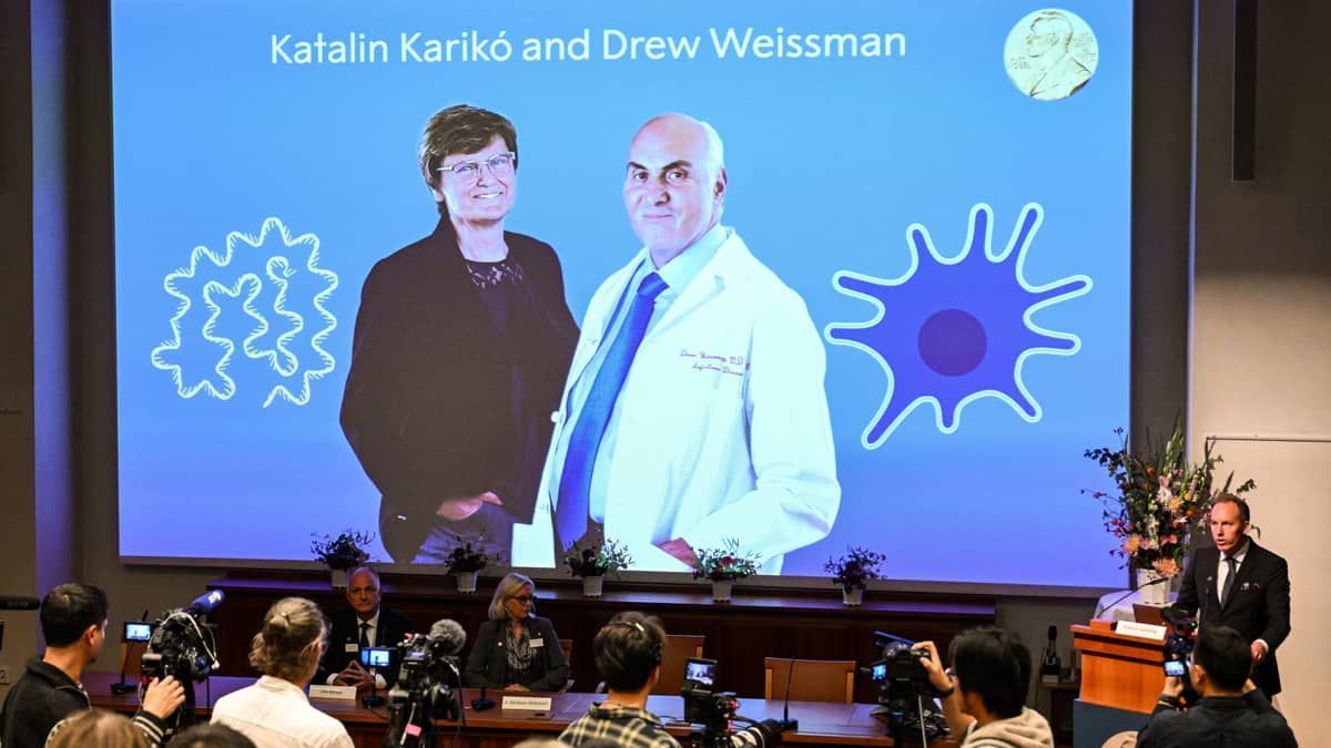 Nobel da Medicina premia dupla que abriu caminho para vacinas contra a Covid-19