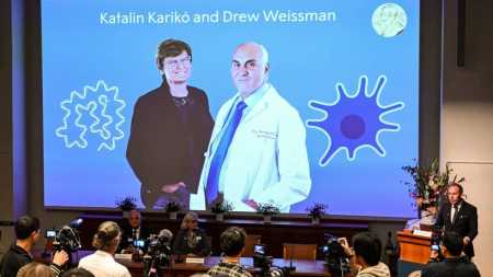 Karikó, 68 anos, e Weissman, 64, trabalham juntos na Universidade da Pensilvânia, Estados Unidos