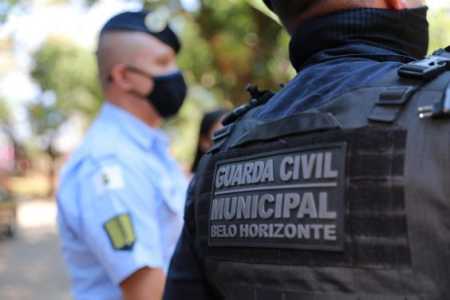 Os homens foram conduzidos à Delegacia da Polícia Civil, onde a ocorrência foi registrada e os materiais apreendidos