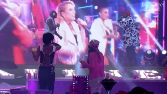 Dupla subiu ao palco para cantar junto, mas não deixou de se alfinetar