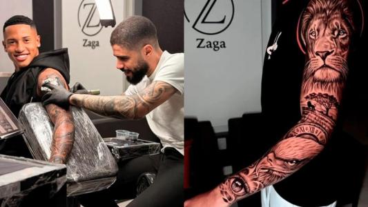 Tiago, atacante do Bahia, no estúdio de tatuagem