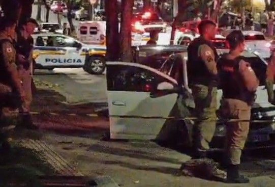 Dupla assassinada na Fleming: vídeo mostra várias marcas de tiros no Prisma
