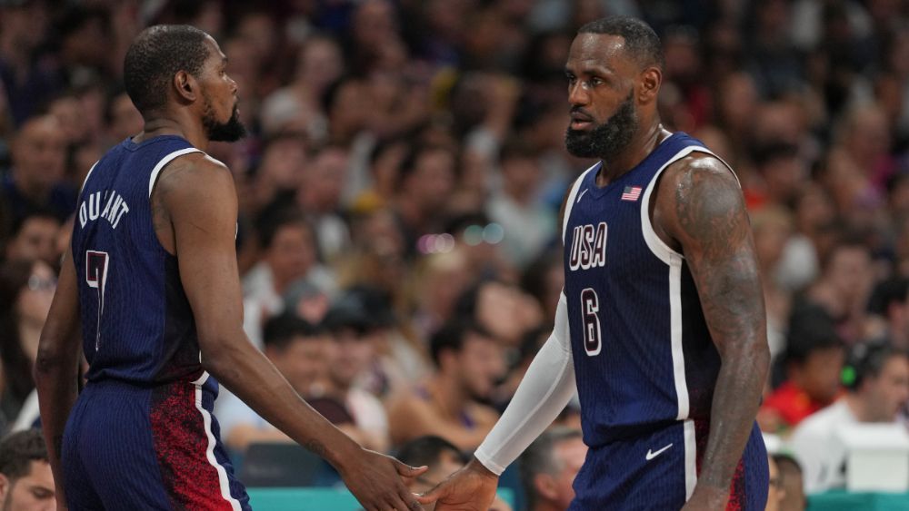 Com brilho de Durant e LeBron, EUA dominam Sérvia em estreia na Olimpíada de Paris