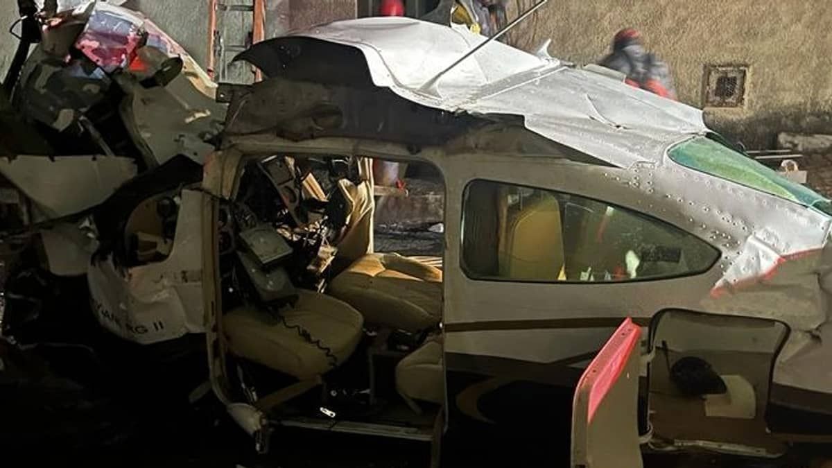 Moradores voltam para casa após retirada de avião que caiu em BH