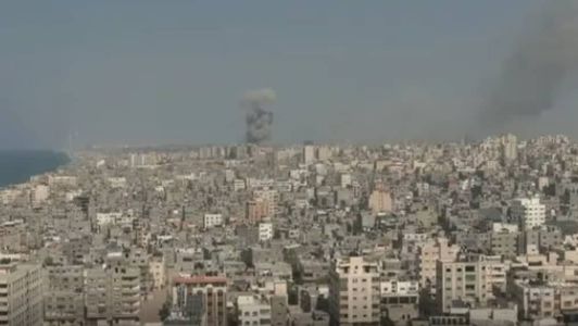 Durante uma noite de "intenso bombardeio e incursão por terra" das forças de Israel, a população civil "tem sido sujeita a um blecaute total de comunicação e elétrico".