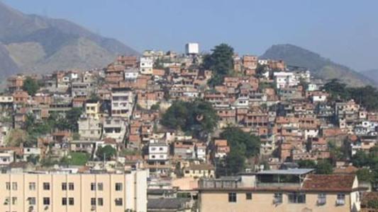 Durante uma tentativa de invasão na favela dos Macacos, Atanásio e outros dois traficantes, já condenados, atiraram contra helicóptero