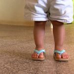 Criança com paralisia cerebral morre após ser deixada sozinha em casa no interior de MG