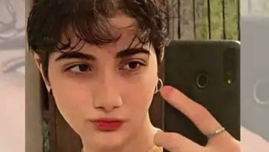 Adolescente teria sido espancada e gravemente ferida por policiais no metrô de Teerã, no dia 1º de outubro