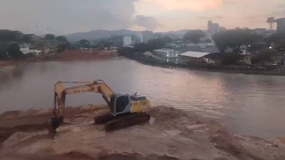 Bacia de contenção passa no teste e impede alagamento da Av. Tereza Cristina em BH