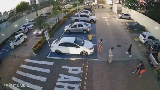 Na briga, Jussana disparou contra o patrão da babá, mas acertou o chão. Ygor ficou ferido pelos estilhaços.